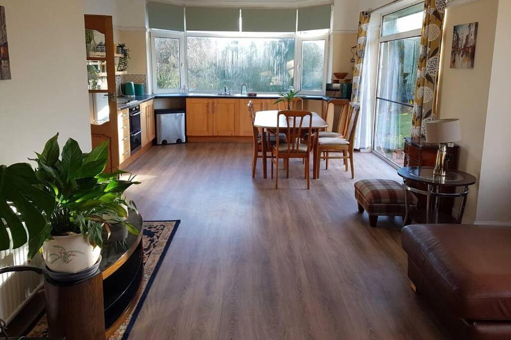 4 Bedroom Country Home Bristol Dış mekan fotoğraf